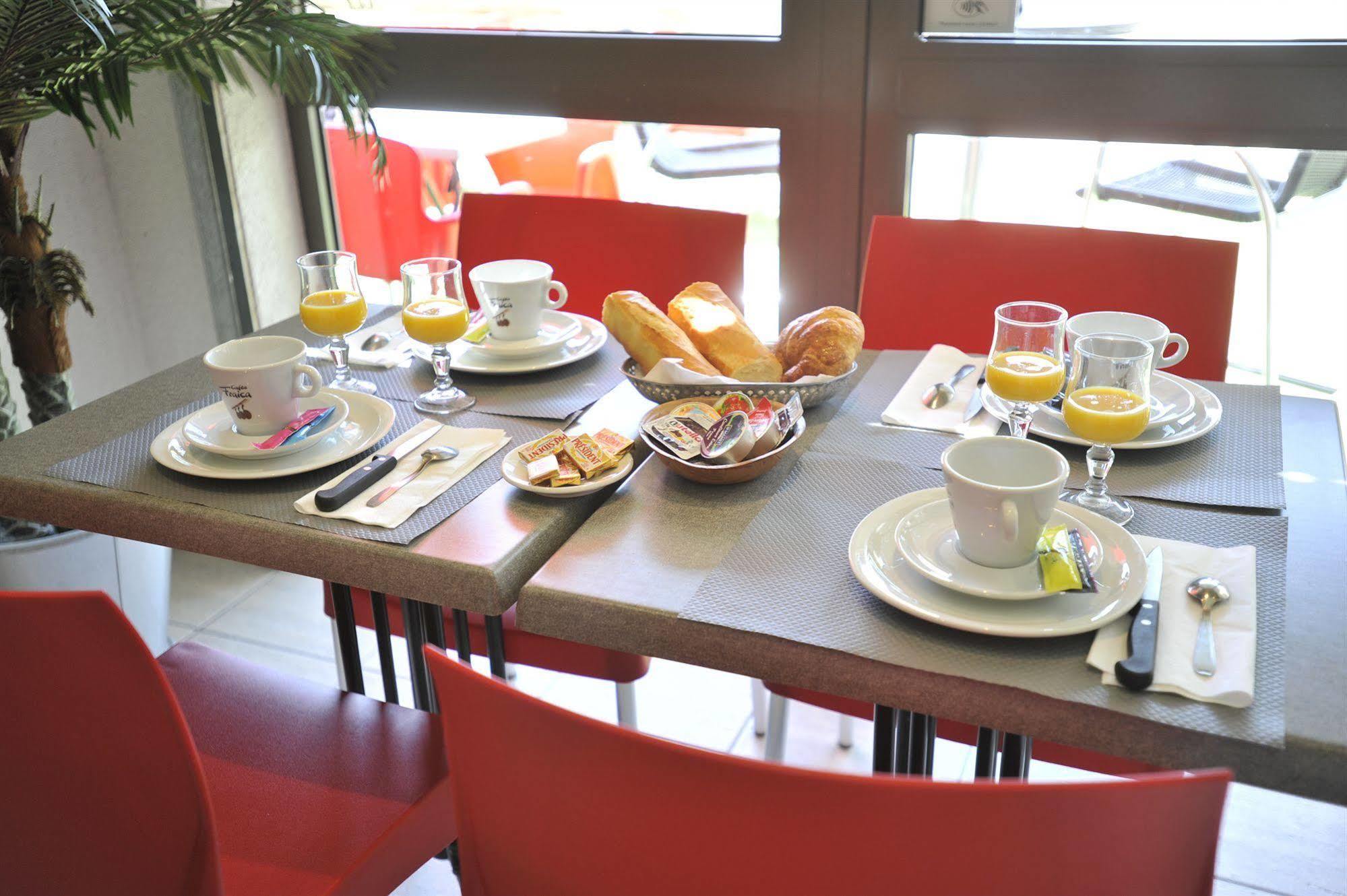 Alp'Hotel Voreppe Екстер'єр фото