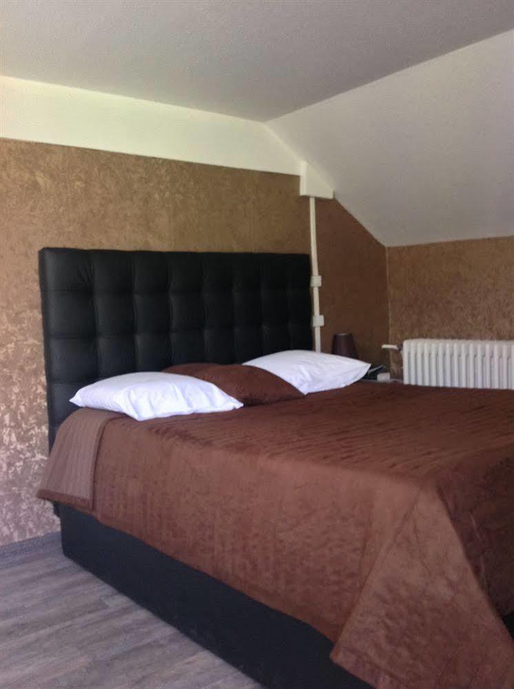 Alp'Hotel Voreppe Екстер'єр фото
